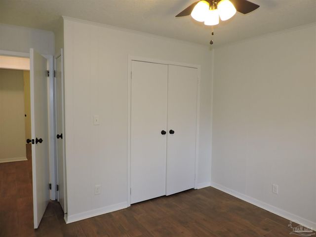 5720 Fairway Dr, Milton, FL 32570