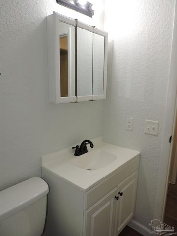 5720 Fairway Dr, Milton, FL 32570