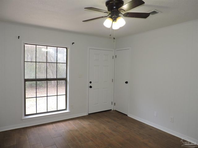 5720 Fairway Dr, Milton, FL 32570