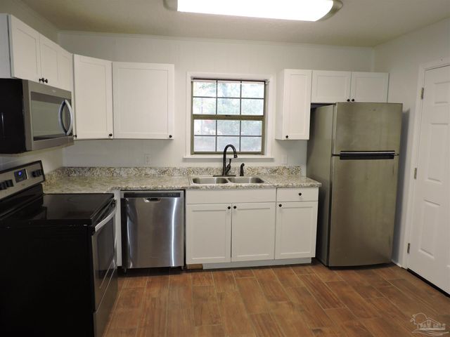 5720 Fairway Dr, Milton, FL 32570