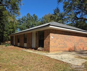 5720 Fairway Dr, Milton, FL 32570