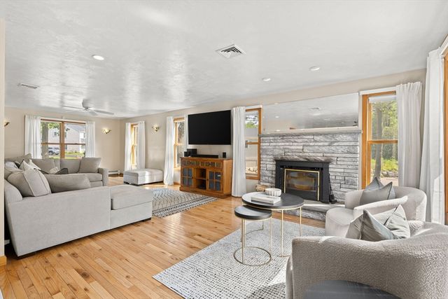 1 Pat Rose Way, Rockland, MA 02370
