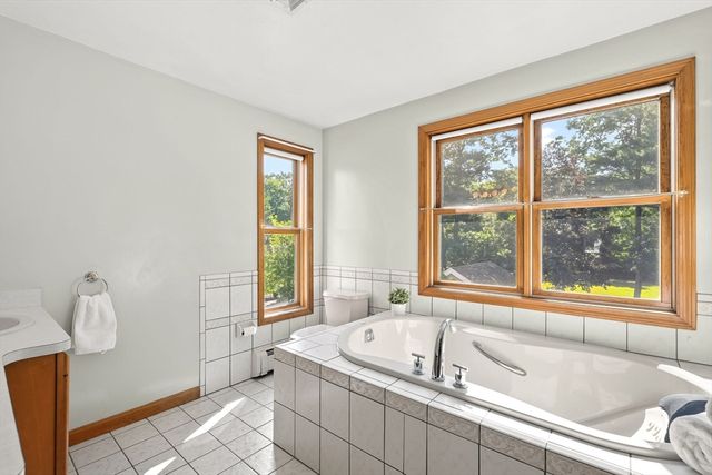 1 Pat Rose Way, Rockland, MA 02370
