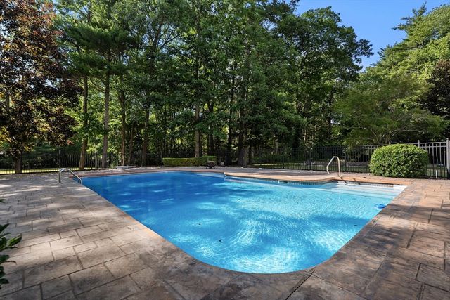 1 Pat Rose Way, Rockland, MA 02370