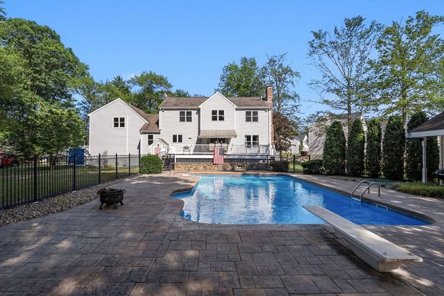 1 Pat Rose Way, Rockland, MA 02370