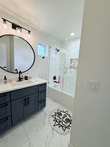 806 Philco DR 2, Austin, TX 78745