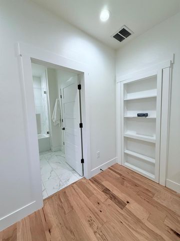806 Philco DR 2, Austin, TX 78745