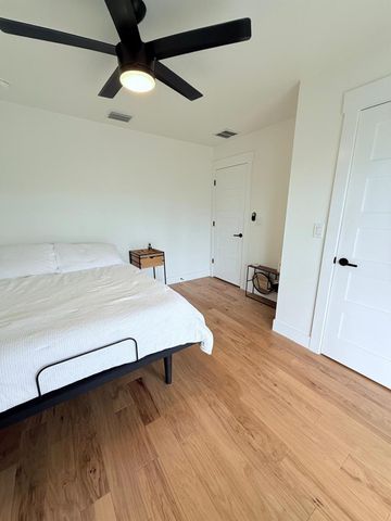 806 Philco DR 2, Austin, TX 78745