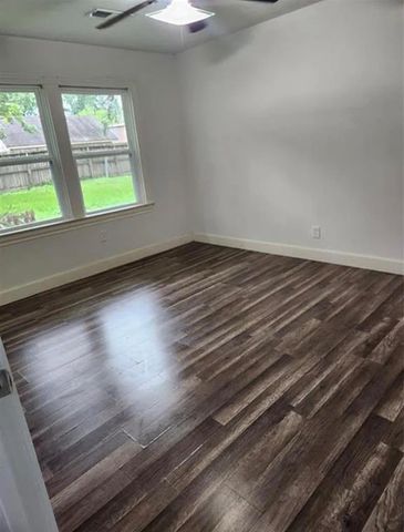 204 Center Street, Pasadena, TX 77506