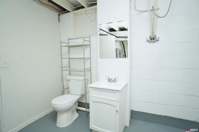 240 W Saunders Avenue, Lincoln, NE 68521