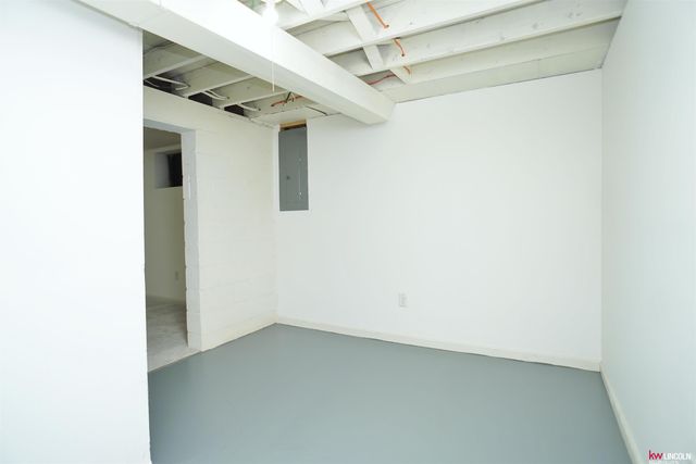 240 W Saunders Avenue, Lincoln, NE 68521