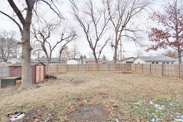 240 W Saunders Avenue, Lincoln, NE 68521