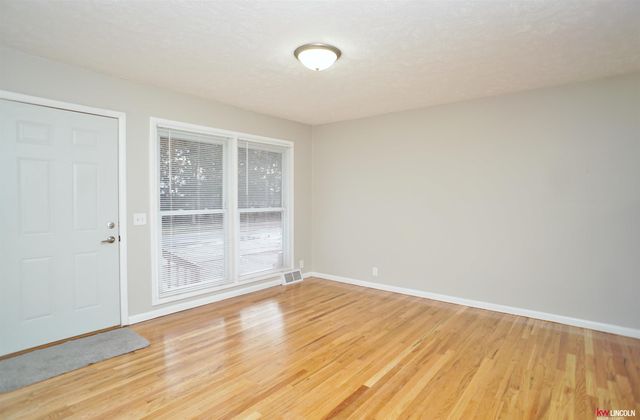 240 W Saunders Avenue, Lincoln, NE 68521