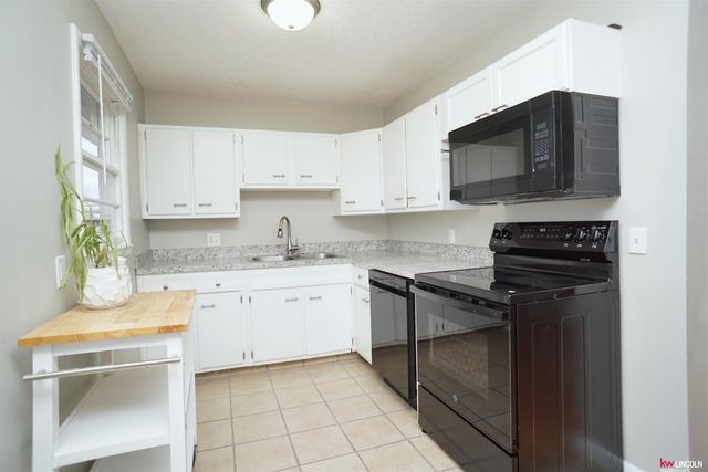 240 W Saunders Avenue, Lincoln, NE 68521