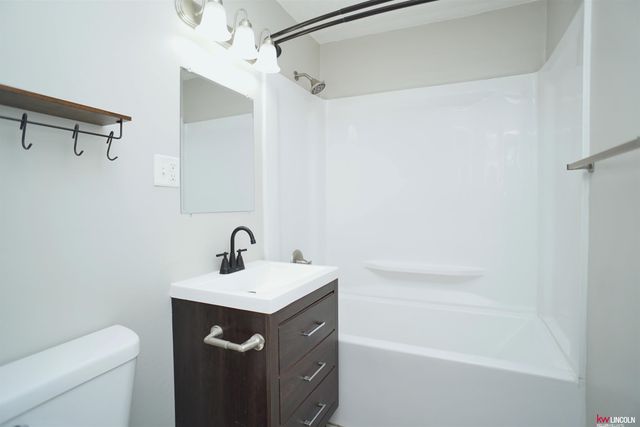 240 W Saunders Avenue, Lincoln, NE 68521