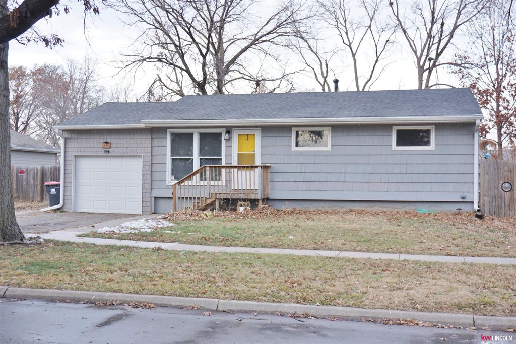 240 W Saunders Avenue, Lincoln, NE 68521