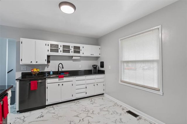 3403 W Weaver RD, Hampton, VA 23666