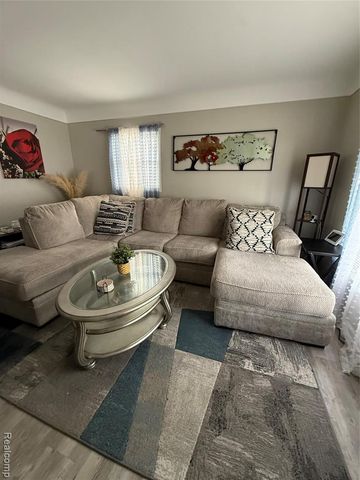 23713 Piper Avenue, Eastpointe, MI 48021