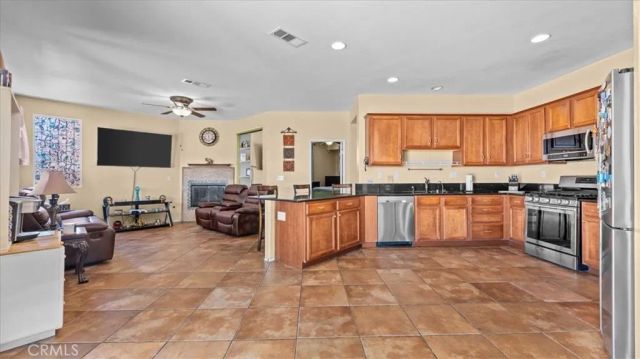 17681 View Mount Court, Victorville, CA 92395