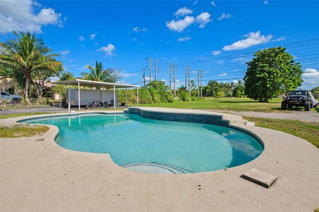 17611 SW 66th Street, Southwest Ranches, FL 33331