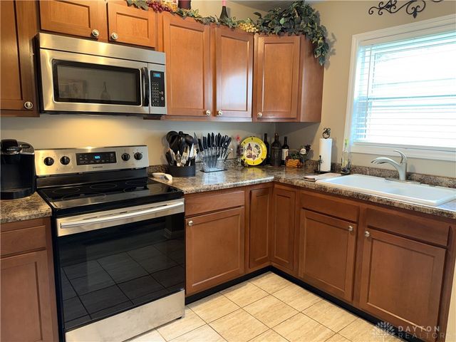 9 Elm Street, Englewood, OH 45322