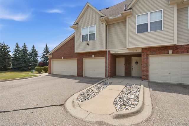 8413 Heywood Circle, Sterling Heights, MI 48312
