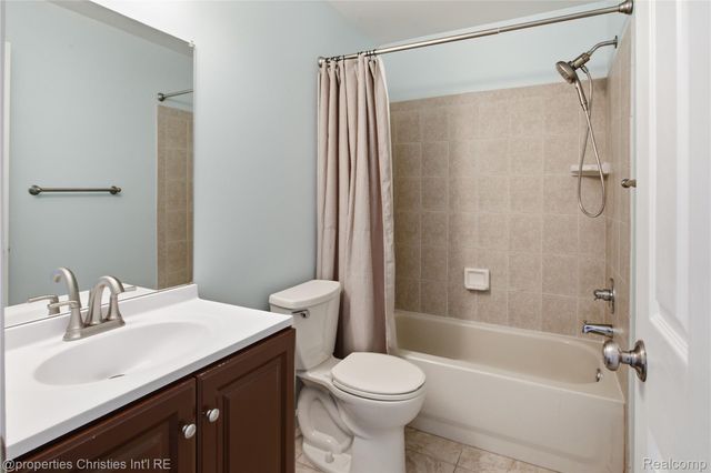 8413 Heywood Circle, Sterling Heights, MI 48312