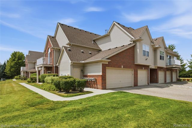 8413 Heywood Circle, Sterling Heights, MI 48312