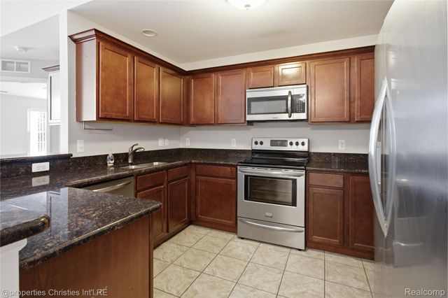 8413 Heywood Circle, Sterling Heights, MI 48312
