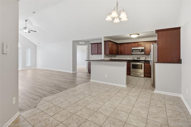 8413 Heywood Circle, Sterling Heights, MI 48312