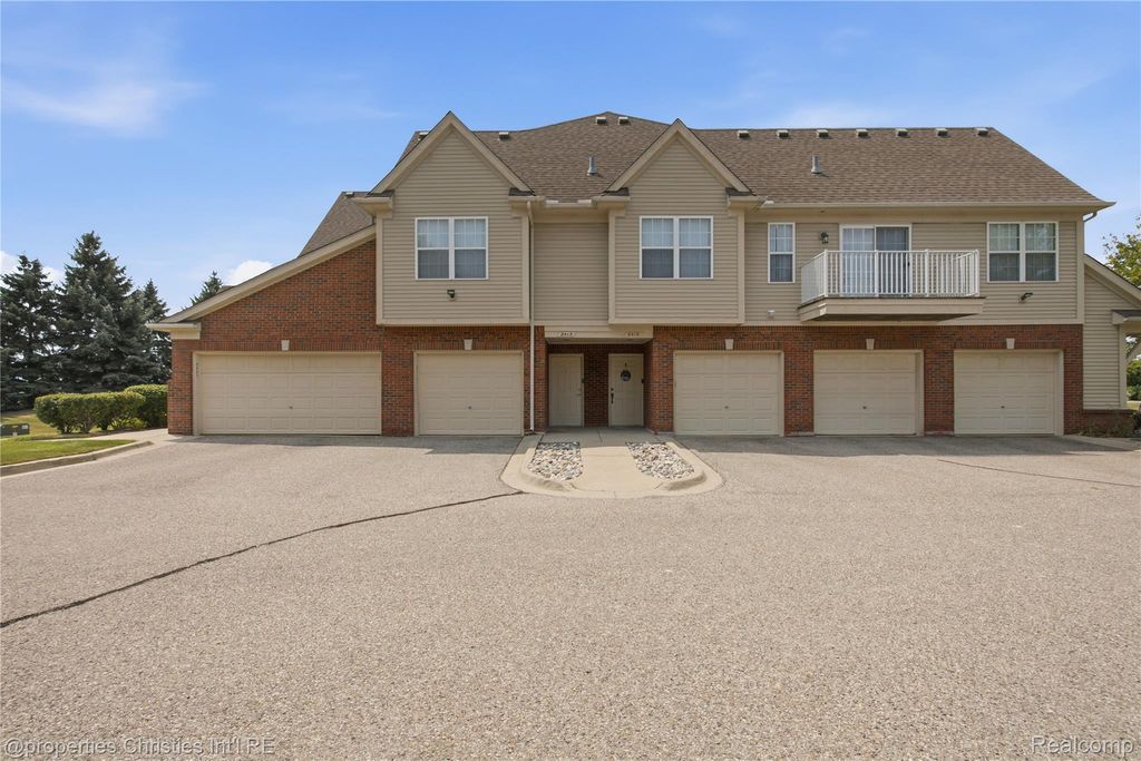 8413 Heywood Circle, Sterling Heights, MI 48312