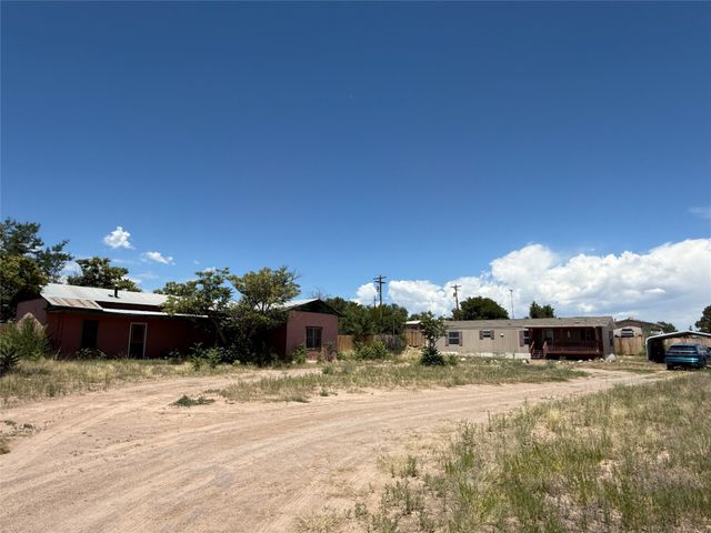 607 Union Hall Lane, Espanola, NM 87532
