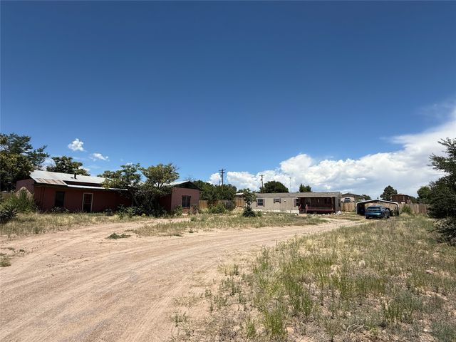 607 Union Hall Lane, Espanola, NM 87532