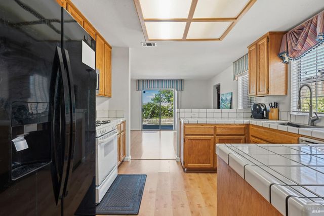 2263 Garnet Dr, Vallejo, CA 94591