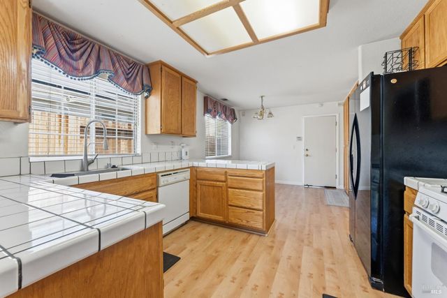 2263 Garnet Dr, Vallejo, CA 94591