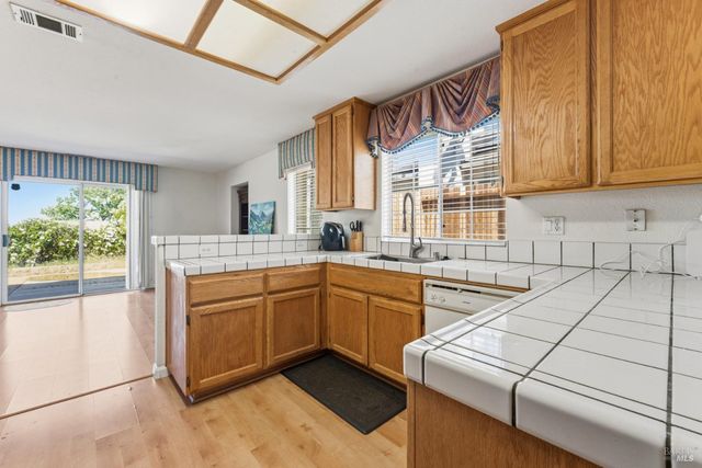 2263 Garnet Dr, Vallejo, CA 94591