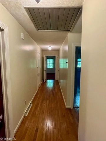 10 Woodcrest Drive, Lexington, NC 27295