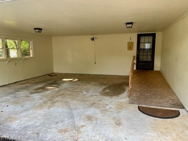 10 Woodcrest Drive, Lexington, NC 27295