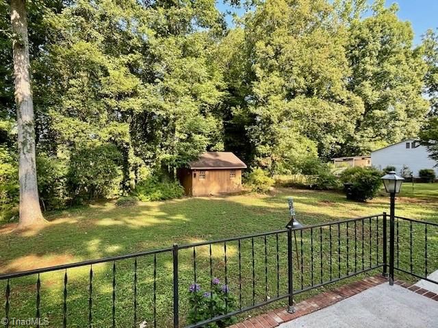 10 Woodcrest Drive, Lexington, NC 27295
