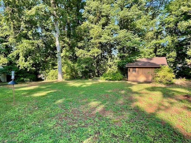 10 Woodcrest Drive, Lexington, NC 27295