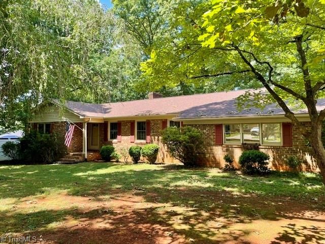 10 Woodcrest Drive, Lexington, NC 27295