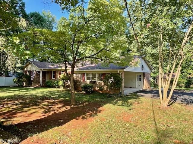 10 Woodcrest Drive, Lexington, NC 27295