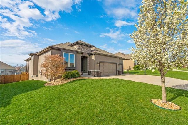 19421 W 200th Terrace, Spring Hill, KS 66083