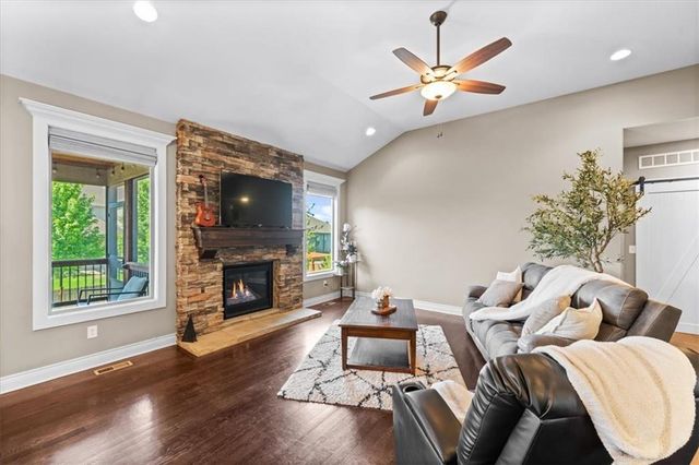 19421 W 200th Terrace, Spring Hill, KS 66083