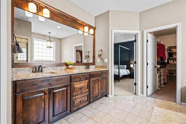 19421 W 200th Terrace, Spring Hill, KS 66083