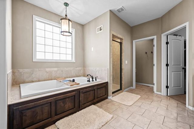 19421 W 200th Terrace, Spring Hill, KS 66083
