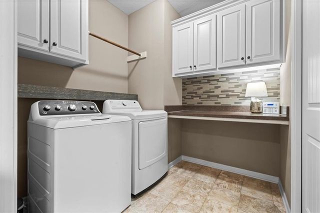 19421 W 200th Terrace, Spring Hill, KS 66083