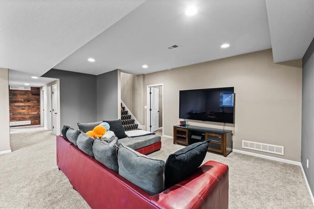 19421 W 200th Terrace, Spring Hill, KS 66083