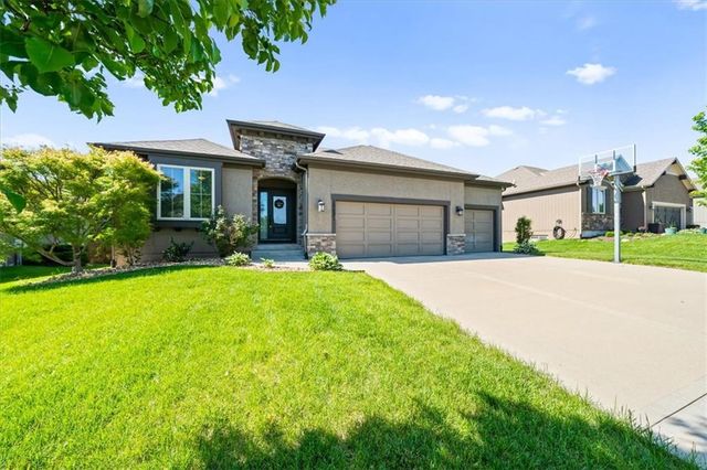 19421 W 200th Terrace, Spring Hill, KS 66083