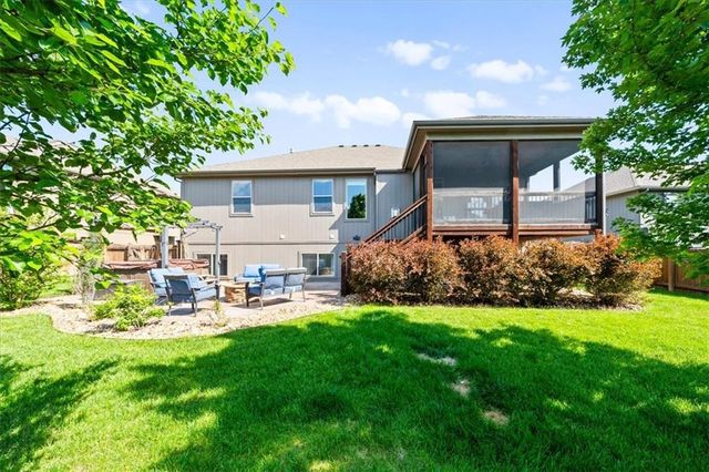 19421 W 200th Terrace, Spring Hill, KS 66083